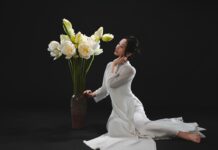 Tìm kiếm bó hoa phù hợp cho việc chụp hình áo dài Tìm kiếm bó hoa phù hợp cho việc chụp hình áo dài