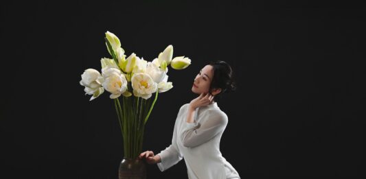 Tìm kiếm bó hoa phù hợp cho việc chụp hình áo dài Tìm kiếm bó hoa phù hợp cho việc chụp hình áo dài