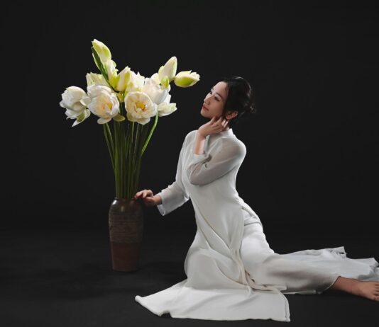 Tìm kiếm bó hoa phù hợp cho việc chụp hình áo dài Tìm kiếm bó hoa phù hợp cho việc chụp hình áo dài