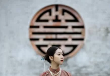 Phụ kiện chụp hình áo dài: Tôn vinh vẻ đẹp truyền thống Phụ kiện chụp hình áo dài: Tôn vinh vẻ đẹp truyền thống