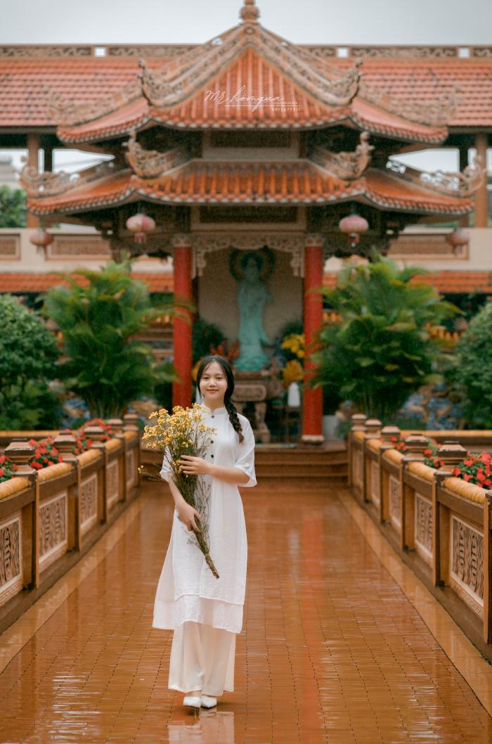 Dáng chụp ảnh áo dài ấn tượng bạn không nên bỏ qua