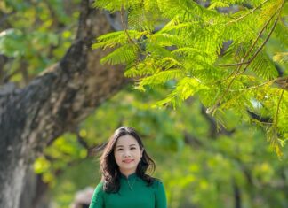 Dáng chụp ảnh áo dài ấn tượng bạn không nên bỏ qua Dáng chụp ảnh áo dài ấn tượng bạn không nên bỏ qua