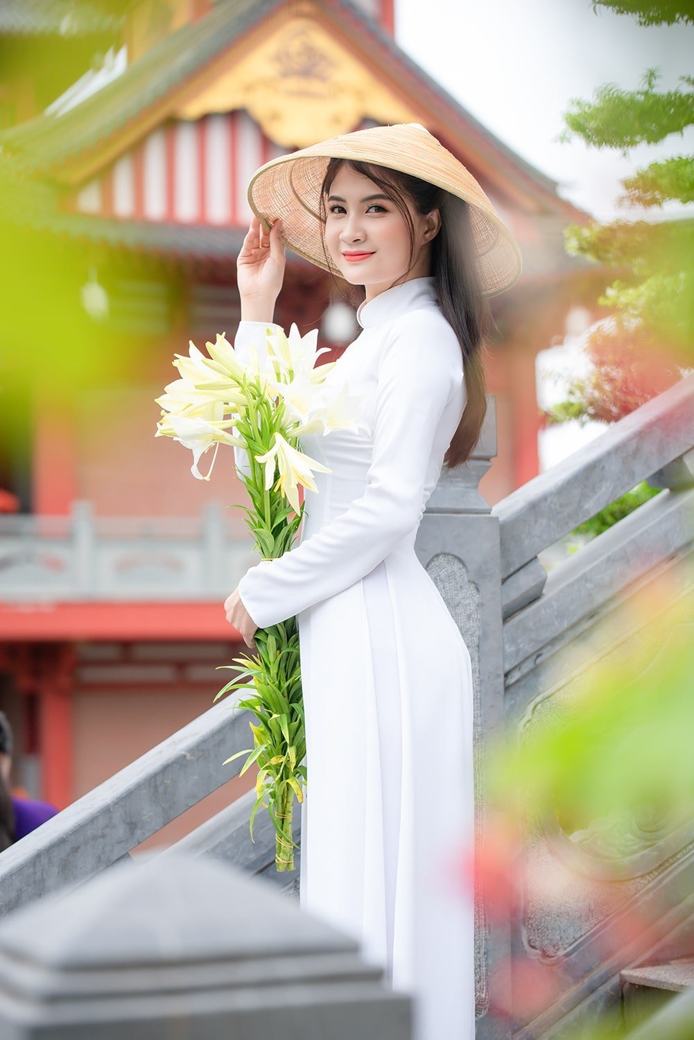 Chụp hình áo dài với nón lá: Gợi ý chi tiết để có những bức ảnh đẹp