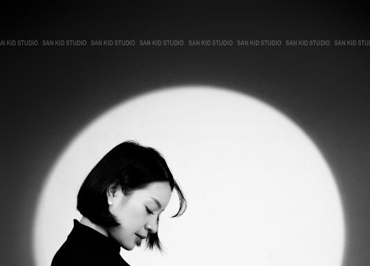 Tạo dáng chụp ảnh bầu nghệ thuật giúp mẹ bầu khoe dáng Tạo dáng chụp ảnh bầu nghệ thuật giúp mẹ bầu khoe dáng