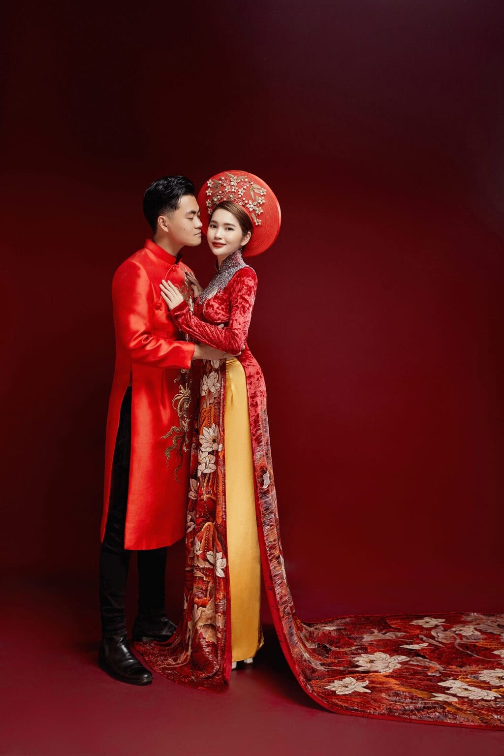 Chụp hình cưới với áo dài đỏ: Gợi ý hoàn hảo cho một ngày trọng đại