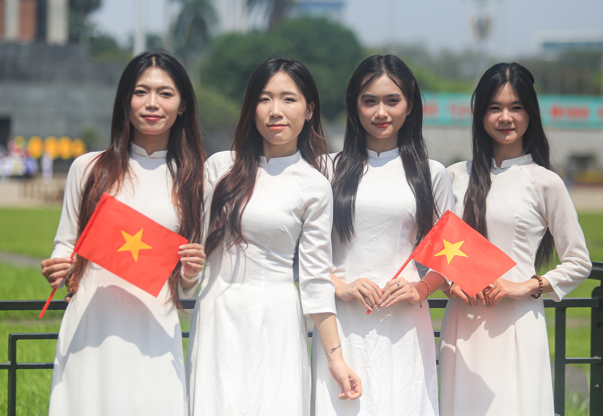 Chi phí chụp ảnh áo dài quốc khánh 2/9 tại TP.HCM như thế nào?