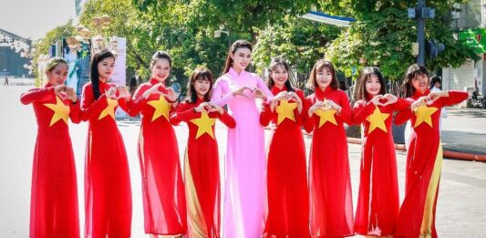 Chi phí chụp ảnh áo dài quốc khánh 2/9 tại TP.HCM như thế nào?