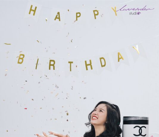 Cách tạo dáng khi chụp ảnh sinh nhật giúp bạn tự tin thể hiện bản thân