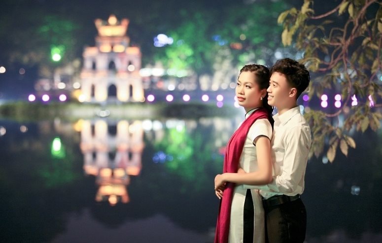 Chụp ảnh cưới tại hồ Gươm Hà Nội có điểm gì thú vị? Cập nhật 10/2025