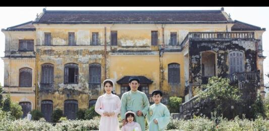 Dịch vụ ghép ảnh gia đình tại Huế và những trải nghiệm không thể bỏ qua Dịch vụ ghép ảnh gia đình tại Huế và những trải nghiệm không thể bỏ qua