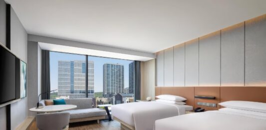 Hướng dẫn chi tiết về cách chọn thiết bị chụp ảnh khách sạn cho photographer chuyên nghiệp