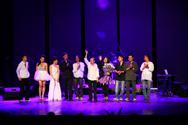 Sài Gòn cuối năm nhộn nhịp dịch vụ chụp ảnh Year End Party Sài Gòn cuối năm nhộn nhịp dịch vụ chụp ảnh Year End Party