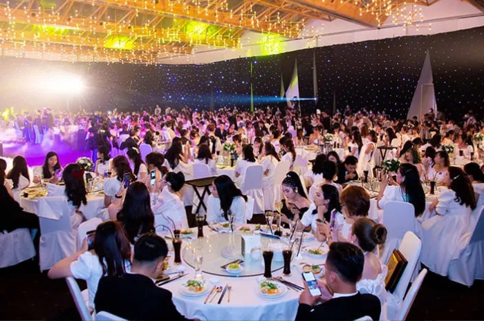 Sài Gòn cuối năm nhộn nhịp dịch vụ chụp ảnh Year End Party Sài Gòn cuối năm nhộn nhịp dịch vụ chụp ảnh Year End Party