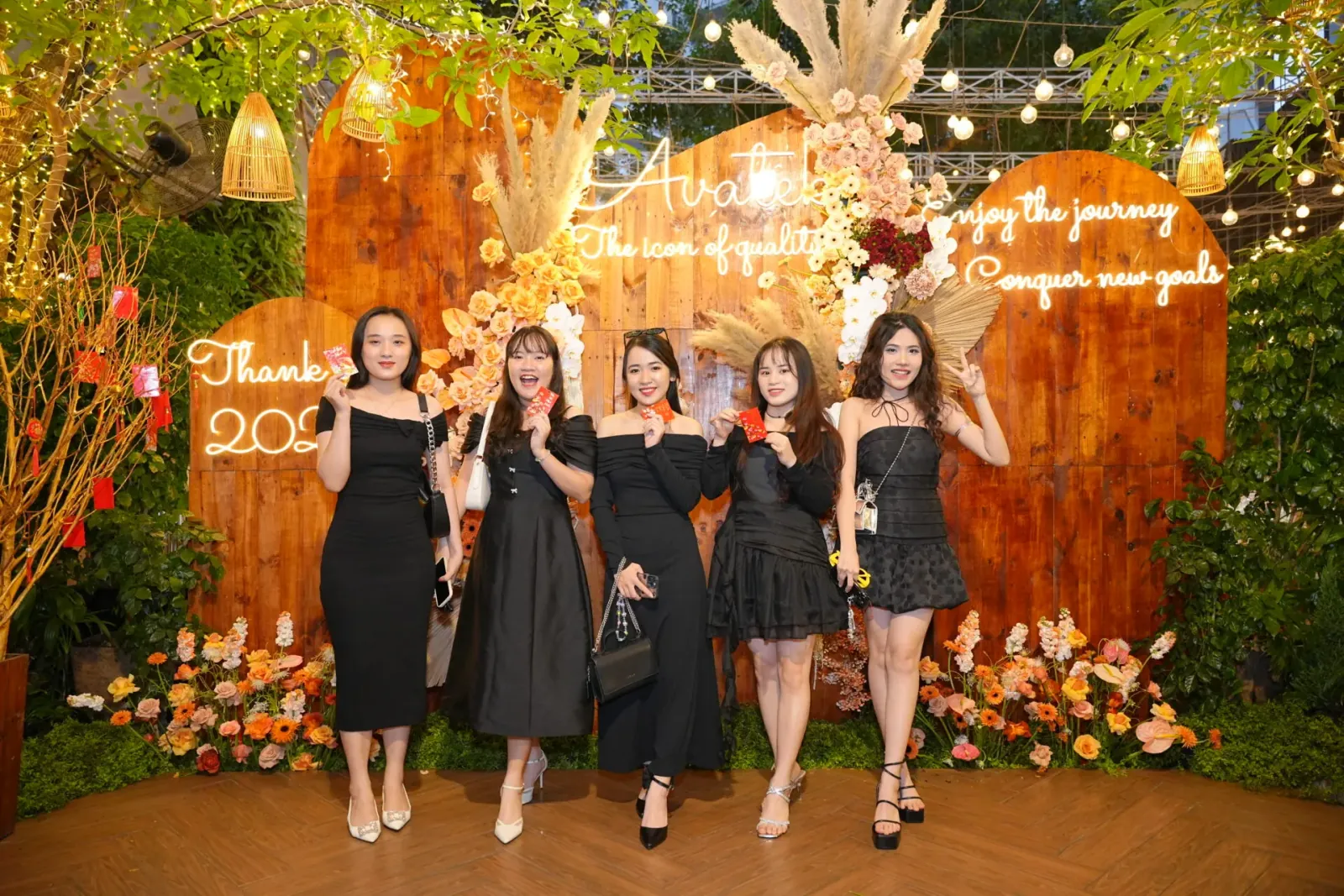 Sài Gòn cuối năm nhộn nhịp dịch vụ chụp ảnh Year End Party Sài Gòn cuối năm nhộn nhịp dịch vụ chụp ảnh Year End Party