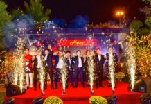 Sài Gòn cuối năm nhộn nhịp dịch vụ chụp ảnh Year End Party