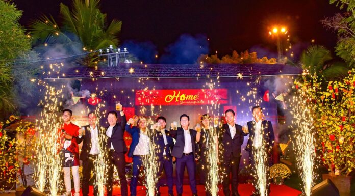 Sài Gòn cuối năm nhộn nhịp dịch vụ chụp ảnh Year End Party