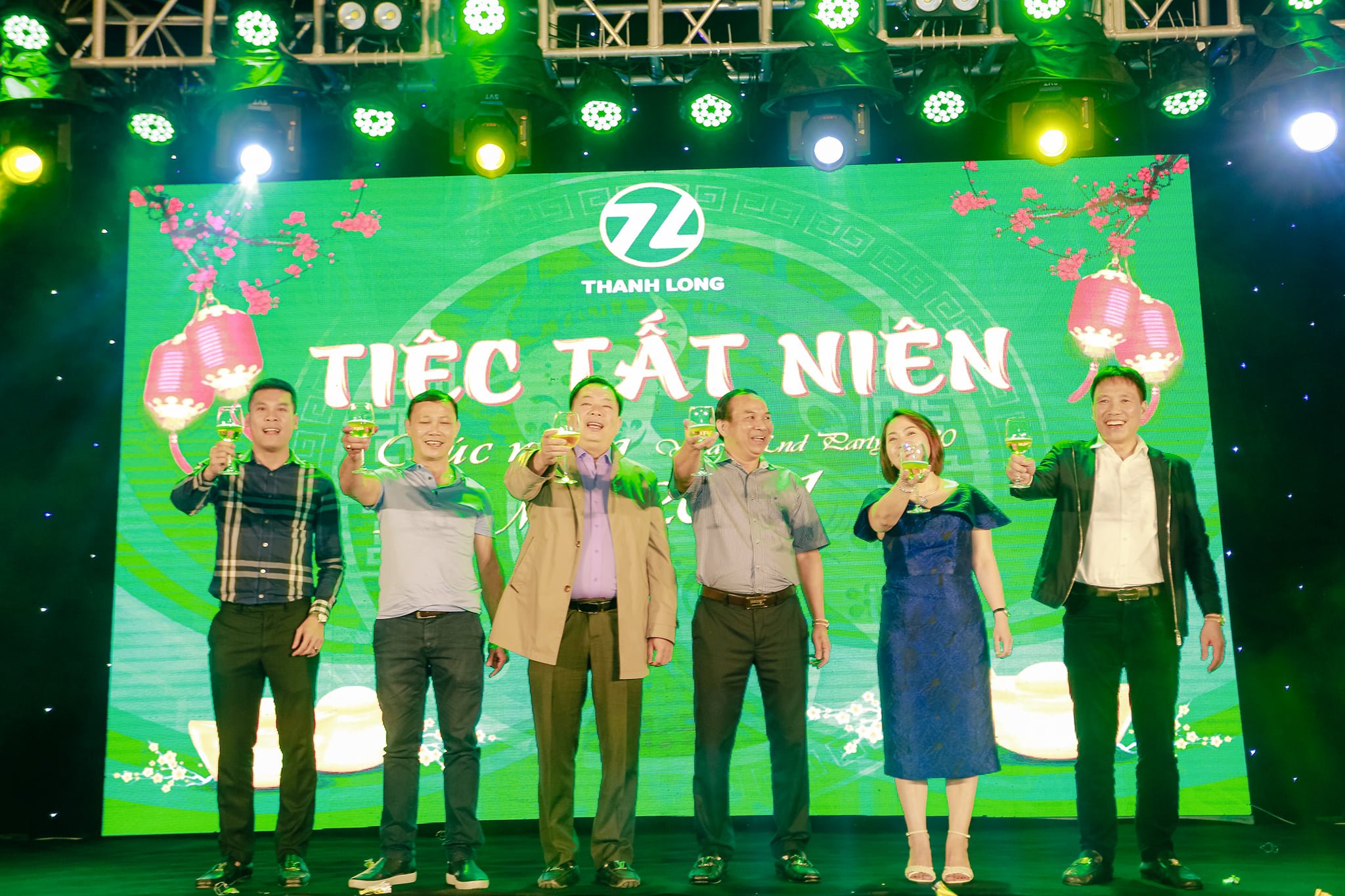 Sài Gòn cuối năm nhộn nhịp dịch vụ chụp ảnh Year End Party Sài Gòn cuối năm nhộn nhịp dịch vụ chụp ảnh Year End Party