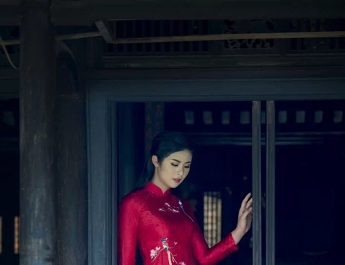 Chụp ảnh chân dung áo dài Tết Bính Ngọ phong cách truyền thống Chụp ảnh chân dung áo dài Tết Bính Ngọ phong cách truyền thống