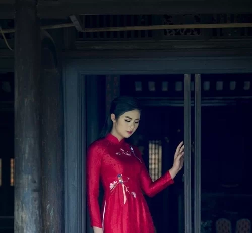 Chụp ảnh chân dung áo dài Tết Bính Ngọ phong cách truyền thống Chụp ảnh chân dung áo dài Tết Bính Ngọ phong cách truyền thống