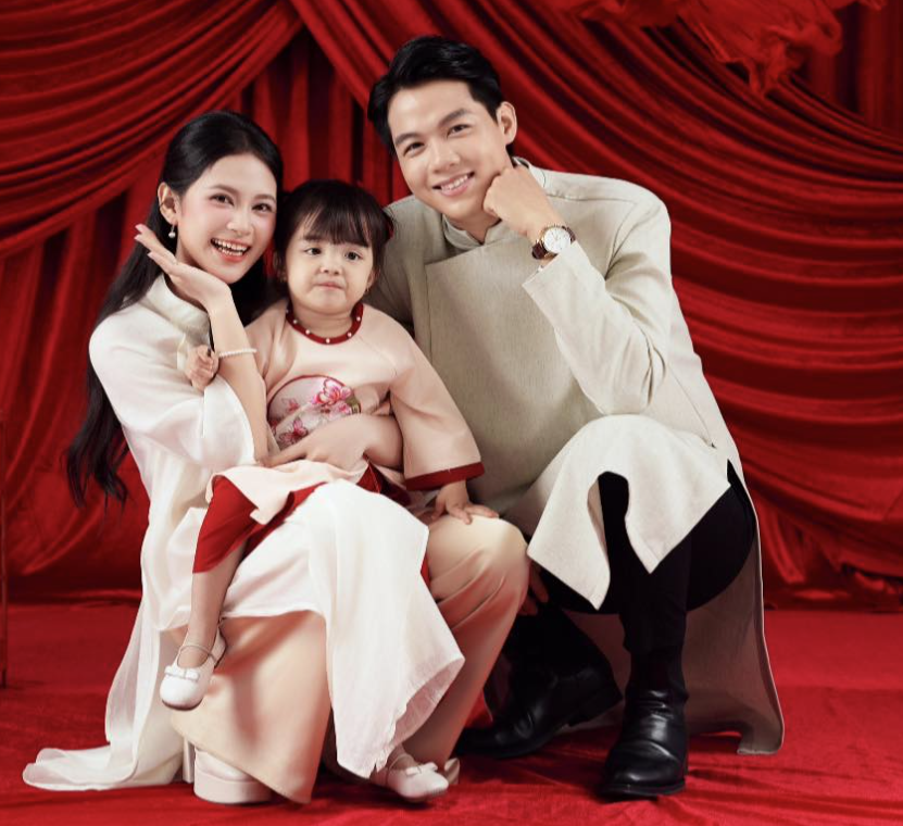 Xu hướng chụp ảnh áo dài gia đình Tết 2026: Lựa chọn đầy tính sáng tạo và văn hóa Xu hướng chụp ảnh áo dài gia đình Tết 2026: Lựa chọn đầy tính sáng tạo và văn hóa