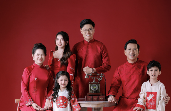 Xu hướng chụp ảnh áo dài gia đình Tết 2026: Lựa chọn đầy tính sáng tạo và văn hóa Xu hướng chụp ảnh áo dài gia đình Tết 2026: Lựa chọn đầy tính sáng tạo và văn hóa