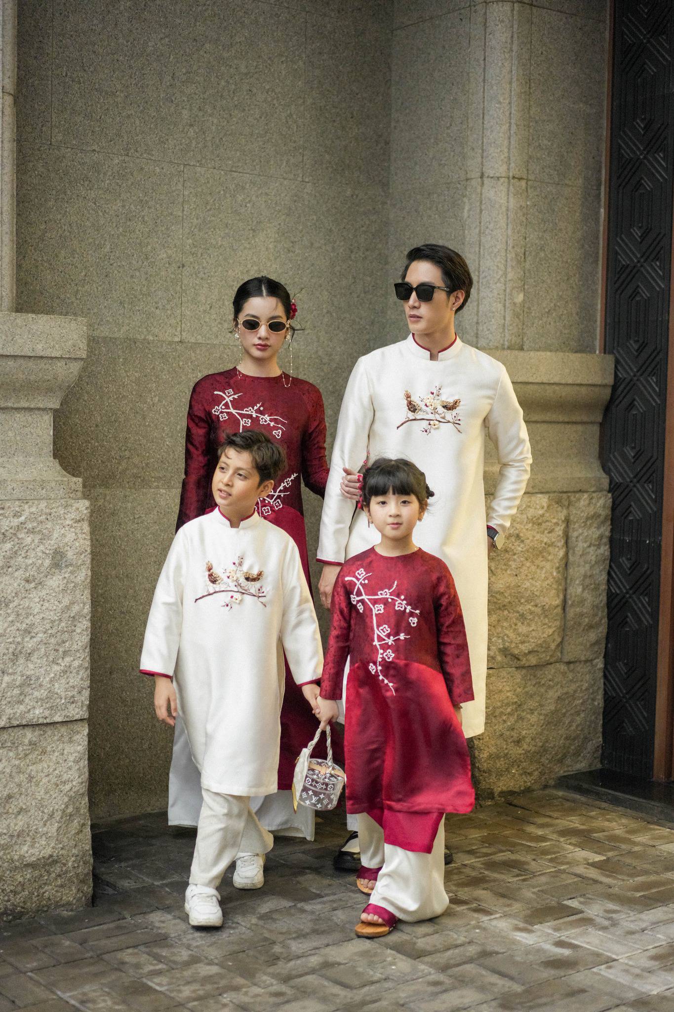 Xu hướng chụp ảnh áo dài gia đình Tết 2026: Lựa chọn đầy tính sáng tạo và văn hóa Xu hướng chụp ảnh áo dài gia đình Tết 2026: Lựa chọn đầy tính sáng tạo và văn hóa