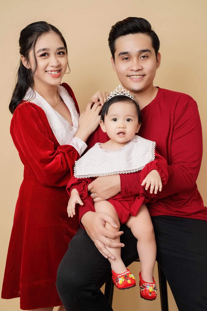 Concept Chụp Ảnh Gia Đình 3 Người Đơn Giản Nhưng Sang Concept Chụp Ảnh Gia Đình 3 Người Đơn Giản Nhưng Sang