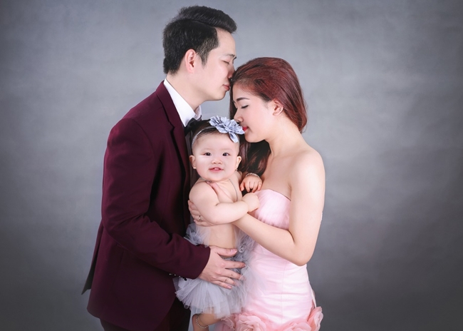 Concept Chụp Ảnh Gia Đình 3 Người Đơn Giản Nhưng Sang Concept Chụp Ảnh Gia Đình 3 Người Đơn Giản Nhưng Sang
