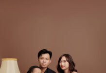 Concept Chụp Ảnh Gia Đình 3 Người Đơn Giản Nhưng Sang
