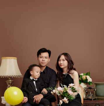 Concept Chụp Ảnh Gia Đình 3 Người Đơn Giản Nhưng Sang