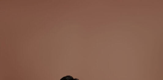 Concept Chụp Ảnh Gia Đình 3 Người Đơn Giản Nhưng Sang