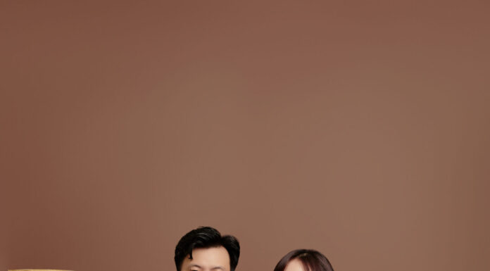 Concept Chụp Ảnh Gia Đình 3 Người Đơn Giản Nhưng Sang