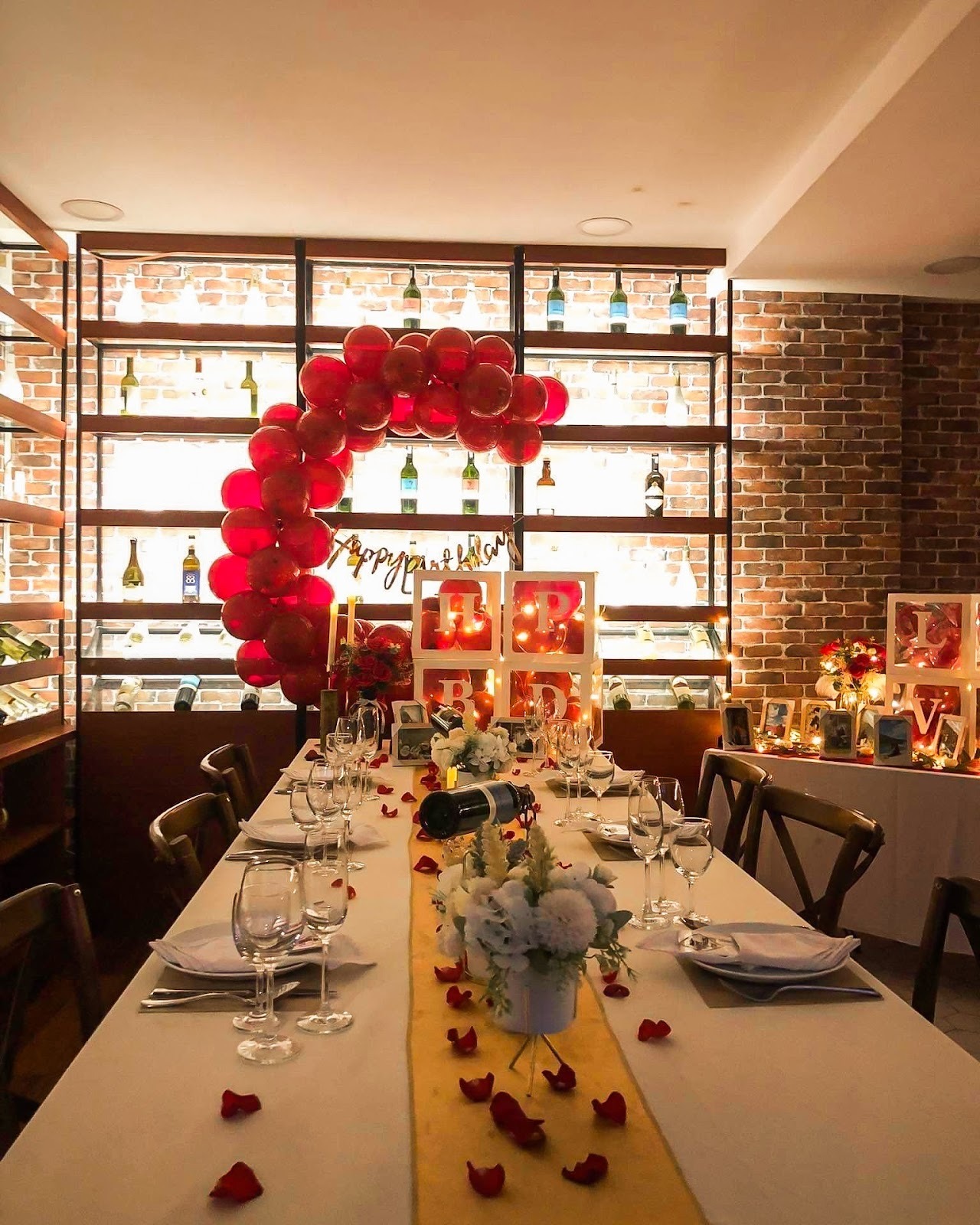 Top concept trang trí cầu hôn ở nhà hàng đẹp và sang trọng Top concept trang trí cầu hôn ở nhà hàng đẹp và sang trọng