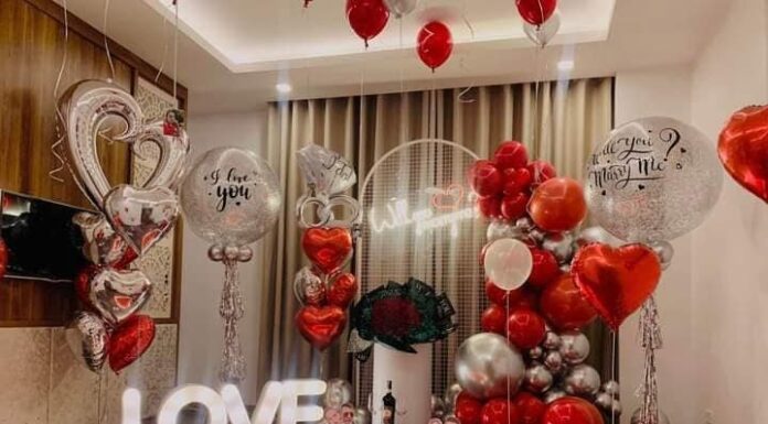 Bí quyết trang trí cầu hôn phòng khách lãng mạn 2026