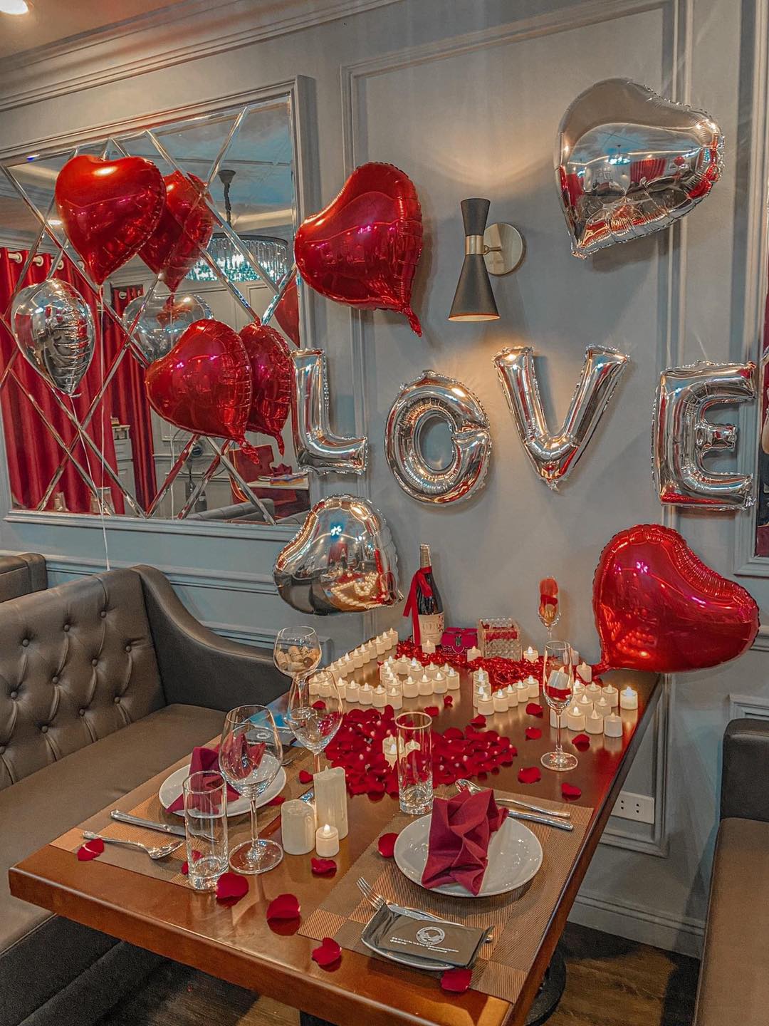 Bí quyết trang trí cầu hôn phòng khách lãng mạn 2026 Bí quyết trang trí cầu hôn phòng khách lãng mạn 2026