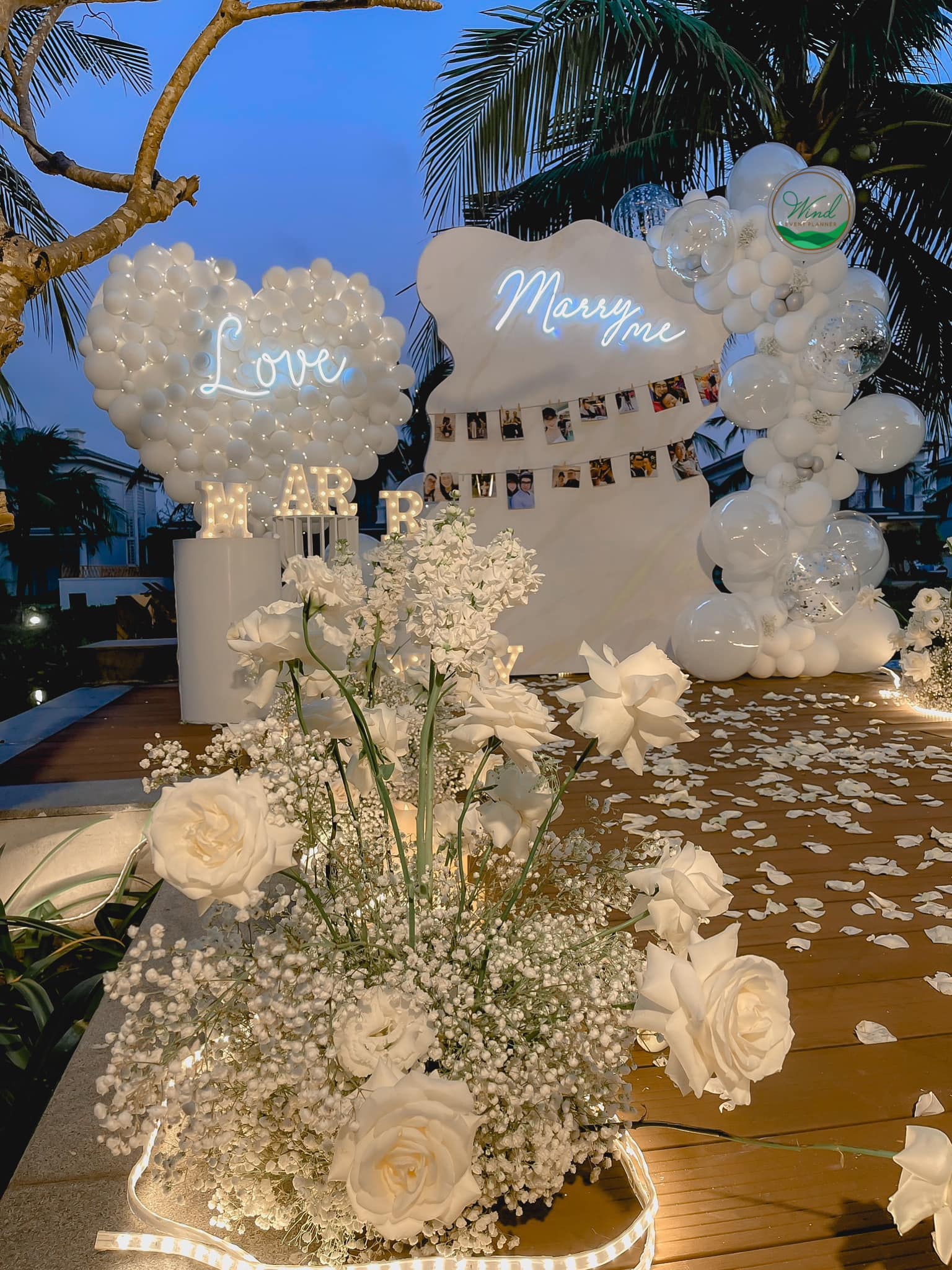 Bí quyết trang trí cầu hôn phòng khách lãng mạn 2026 Bí quyết trang trí cầu hôn phòng khách lãng mạn 2026