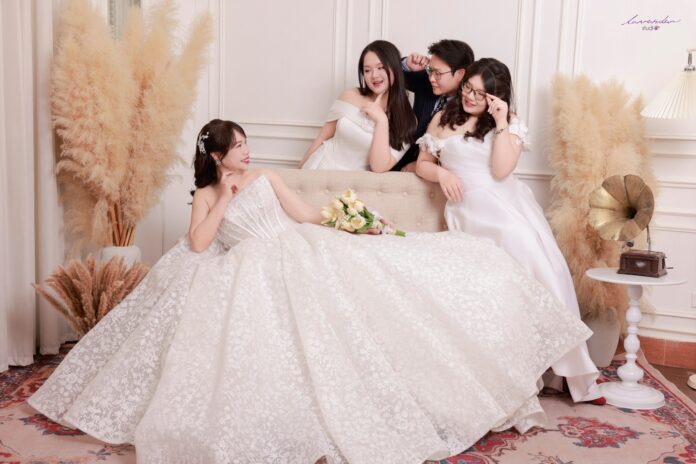 1chụp ảnh kỷ kiệm ngày cưới3