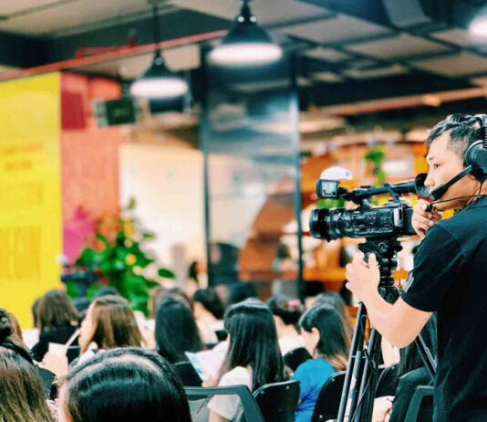 Công nghệ quay phim sự kiện 2026: Flycam livestream 4K lên ngôi