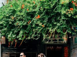 Chụp ảnh couple áo dài 2026 cho các cặp đôi yêu thích sự tối giản Kinh nghiệm chụp ảnh couple áo dài tại Hội An