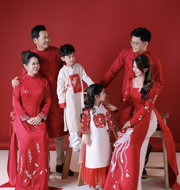 Chụp ảnh gia đình áo dài – vẻ đẹp truyền thống không bao giờ lỗi mốt