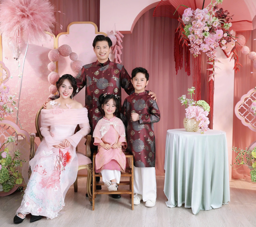 Chụp ảnh gia đình áo dài – vẻ đẹp truyền thống không bao giờ lỗi mốt