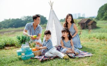 Concept chụp ảnh gia đình mùa hè đầy năng lượng và sắc màu
