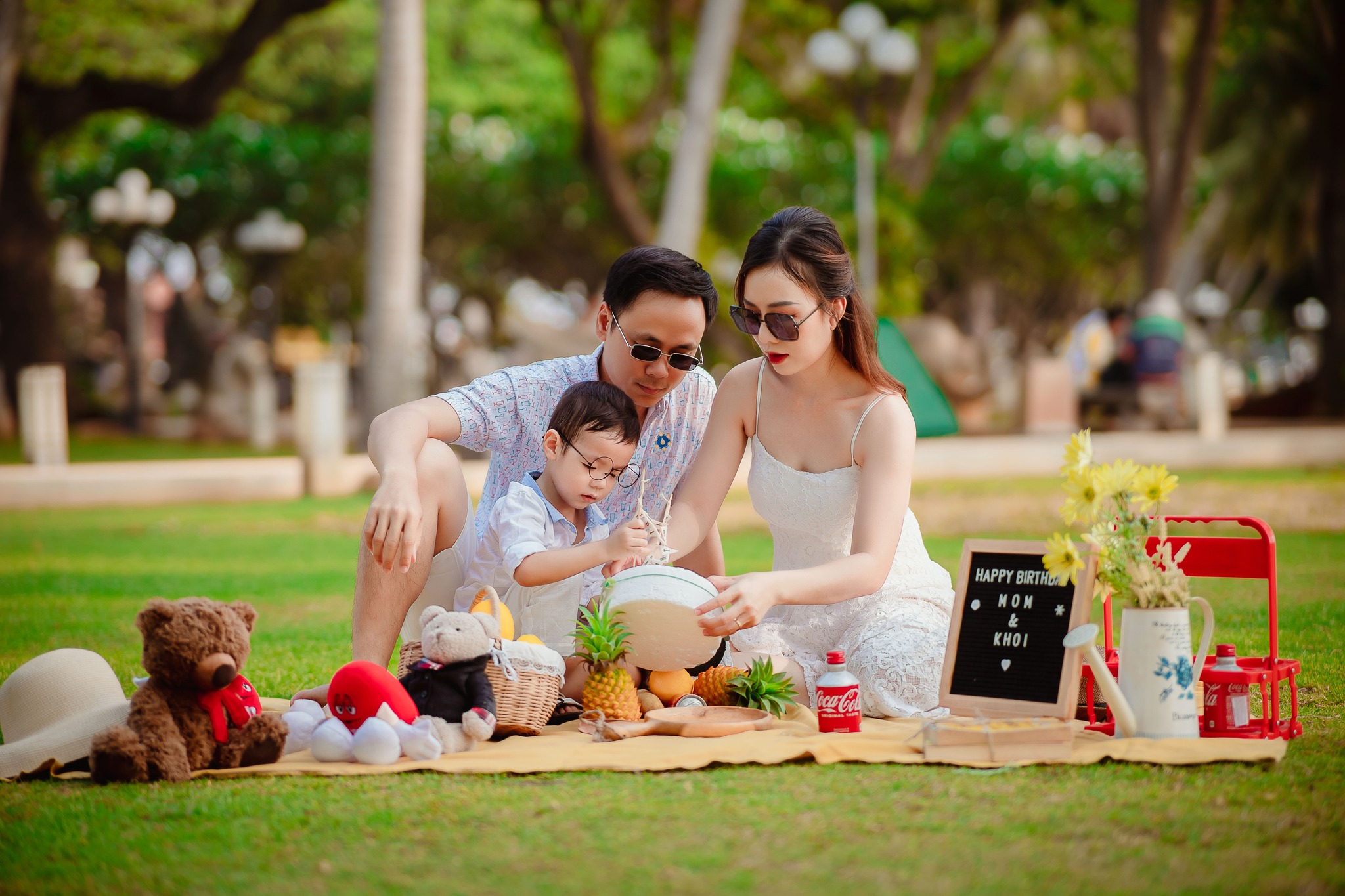 Concept chụp ảnh gia đình mùa hè đầy năng lượng và sắc màu