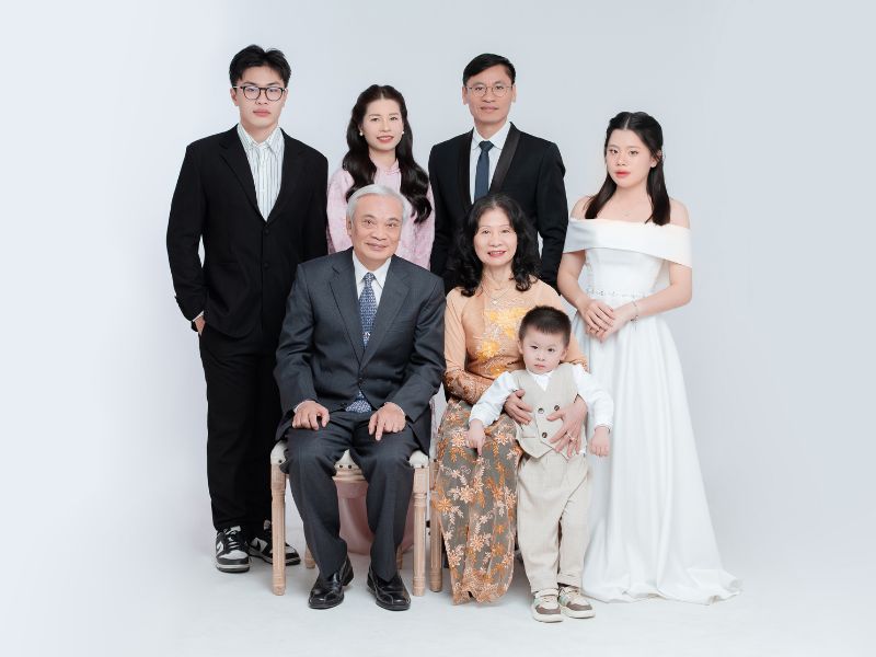 cách tạo dáng chụp gia đình nhiều thế hệ (5)