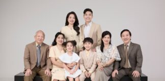 Mách bạn 7 cách tạo dáng chụp gia đình nhiều thế hệ đẹp và cân đối cách tạo dáng chụp gia đình nhiều thế hệ (7)