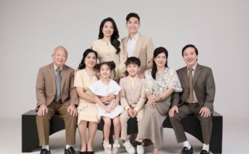 Mách bạn 7 cách tạo dáng chụp gia đình nhiều thế hệ đẹp và cân đối cách tạo dáng chụp gia đình nhiều thế hệ (7)