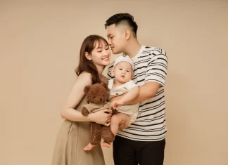 101++ concept chụp gia đình 3 người đẹp mê mẩn chuẩn xu hướng 2026 101+ concept chụp gia đình 3 người đẹp, chuẩn xu hướng 2026 (6)