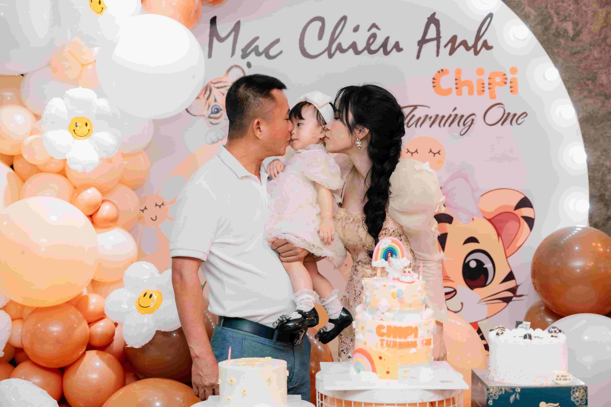 15+ concept chụp gia đình sinh nhật cùng bánh kem