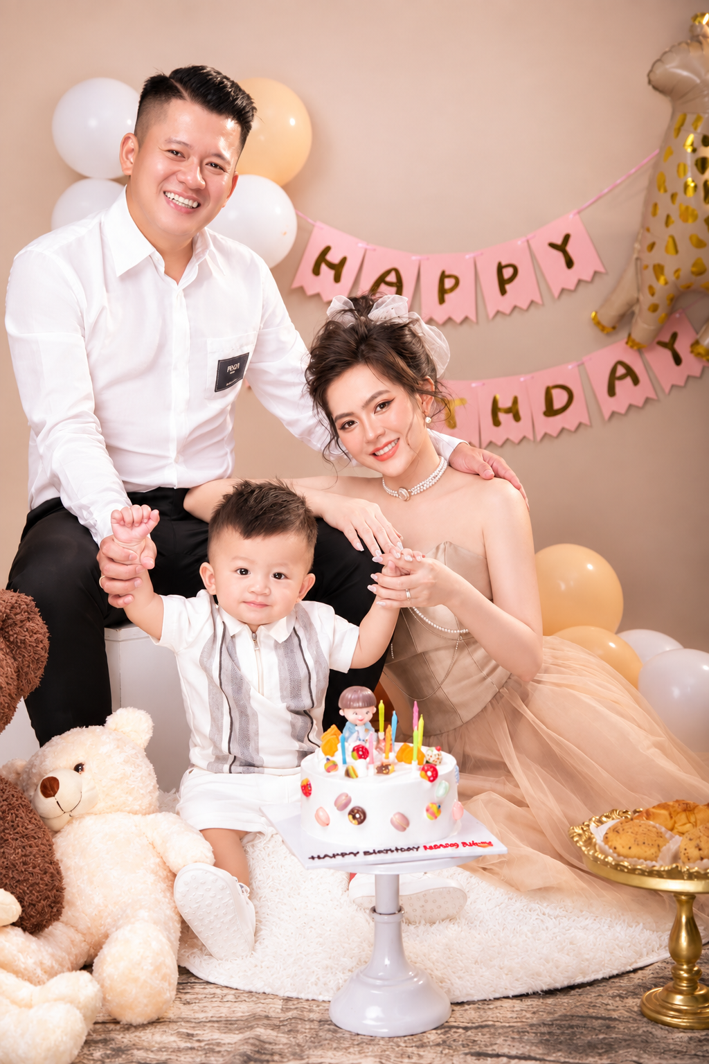 15+ concept chụp gia đình sinh nhật cùng bánh kem (3) 15+ concept chụp gia đình sinh nhật cùng bánh kem (3)