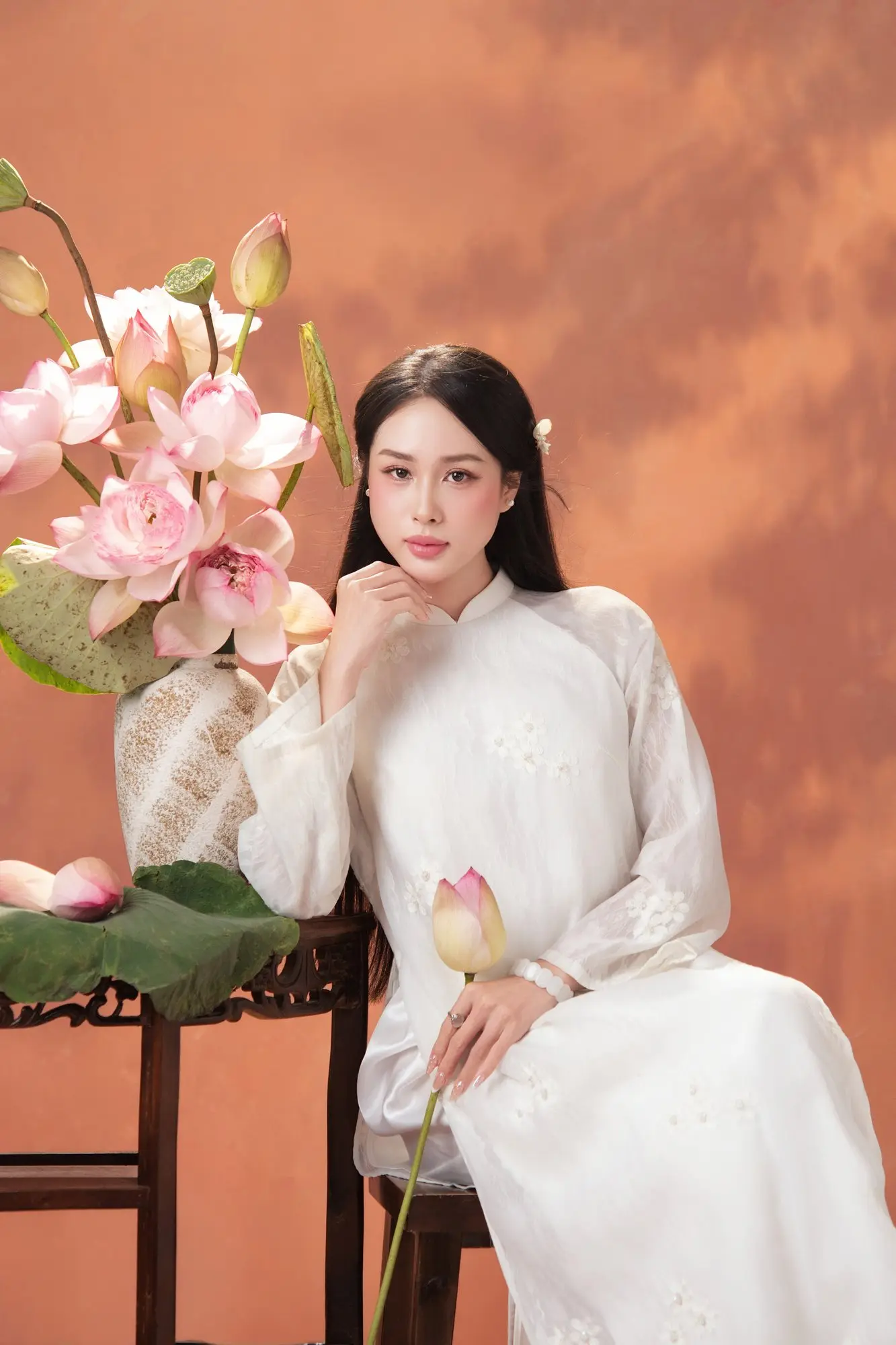 Chụp ảnh áo dài trong studio đẹp (6)